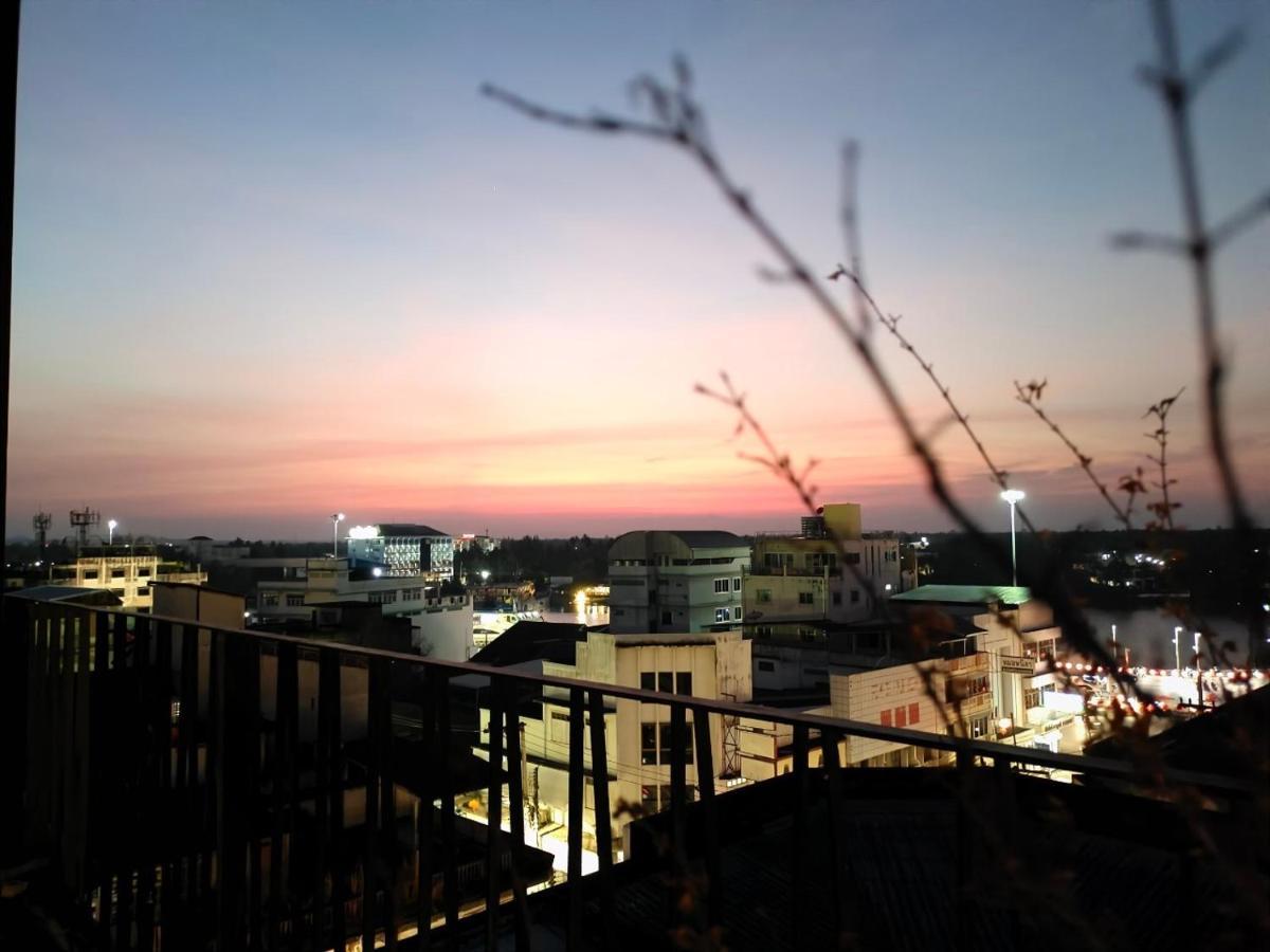 โรงแรม เดอะ ฮาร์เบอร์ ฟรอนต์ โฮเต็ล 2*