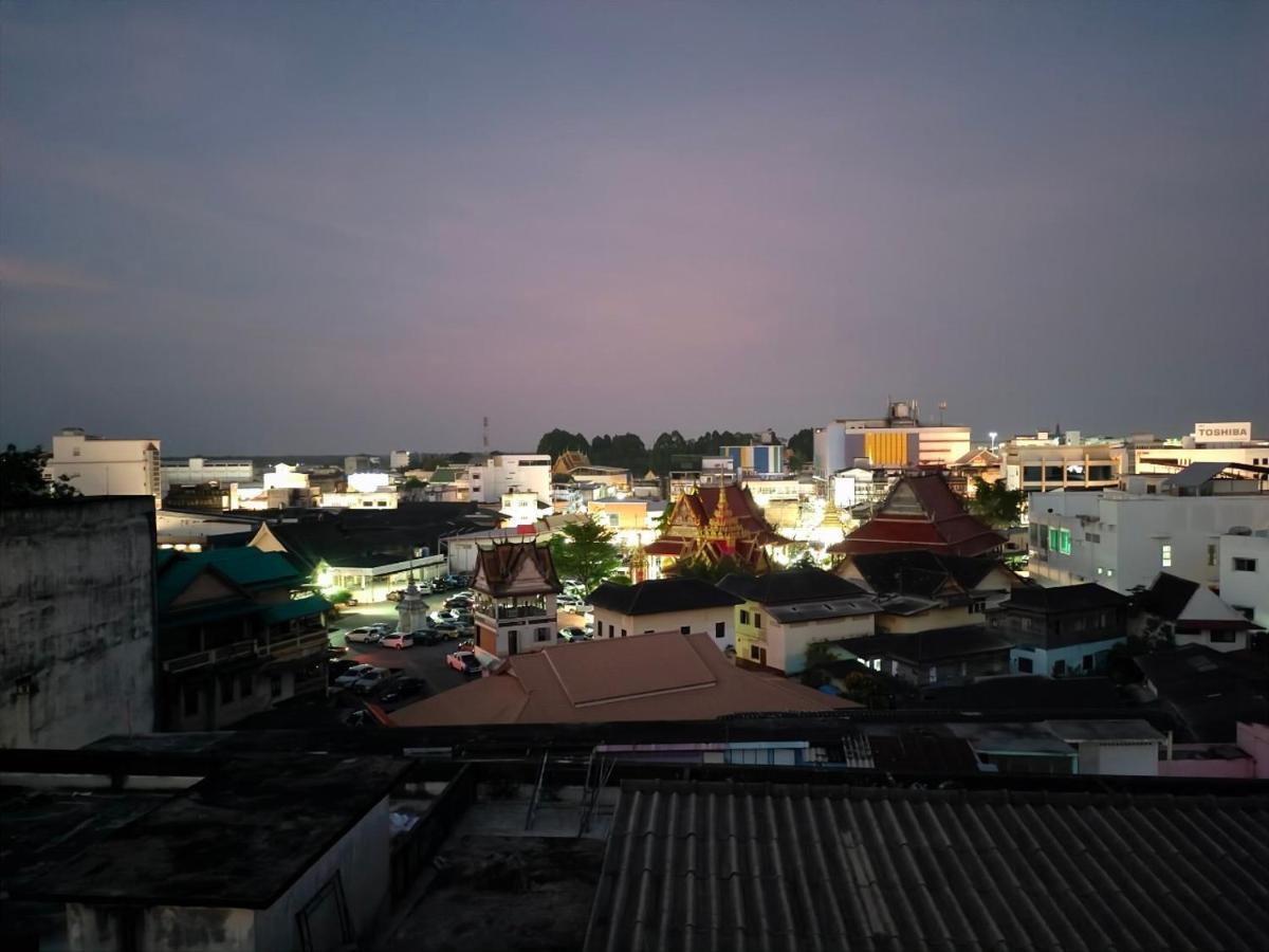 โรงแรม เดอะ ฮาร์เบอร์ ฟรอนต์ โฮเต็ล